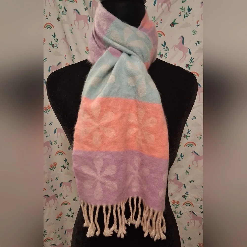 EUC Vintage Y2K R Derwin Clothiers Pastel Scottish Cashnere Retro Flower Scarf